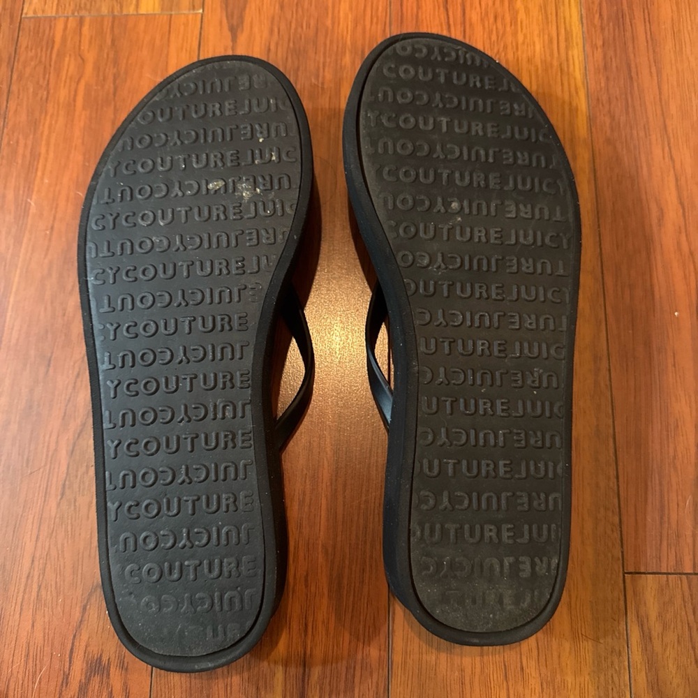 Juicy Couture Black and White Flip Flops - Picture 4 of 4